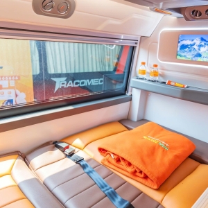 Limousine 24 Cabin